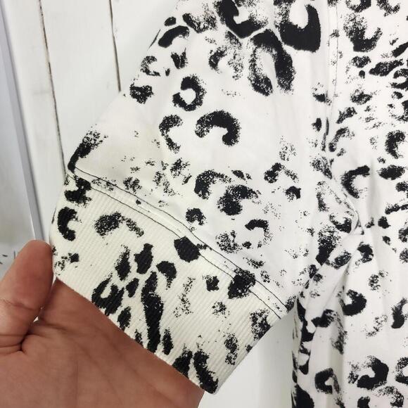 Chicos Jacket Womens S Full Zip Zenergy Athleisure Casual Weekend Exotic Animal - Picture 6 of 9